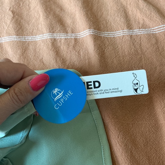 New green dress never worn - Picture 2 of 2